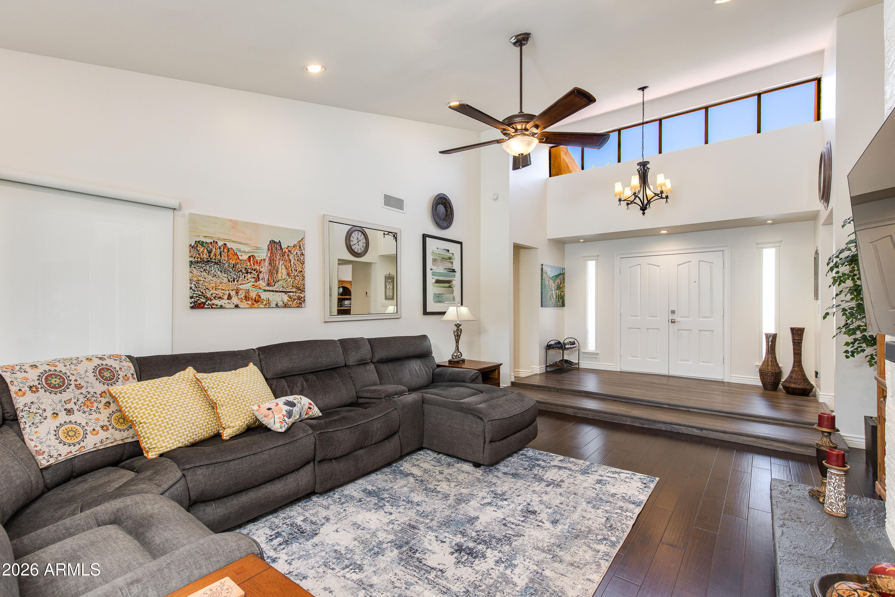 925 E WALTANN Lane