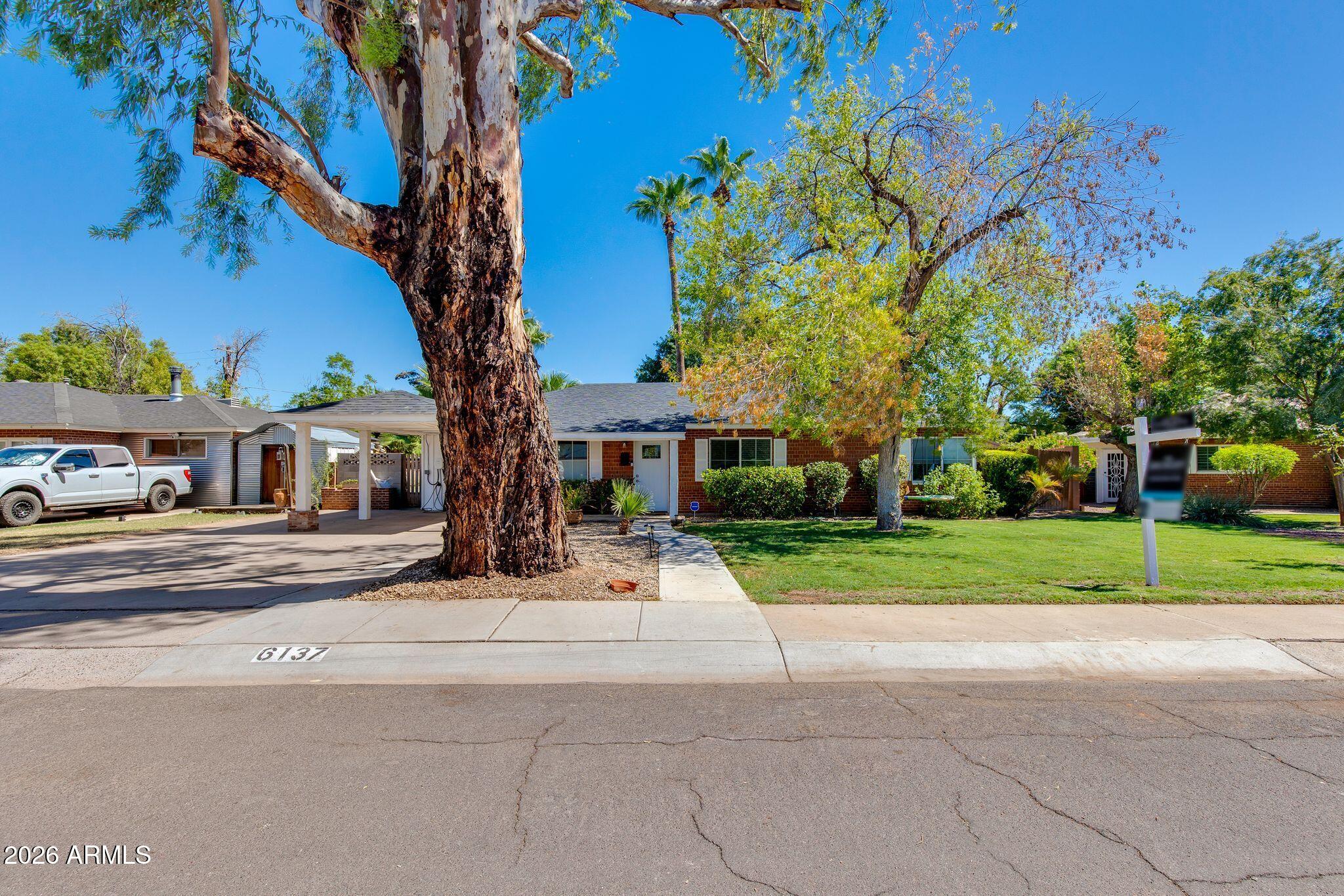 6137 N 16TH Drive