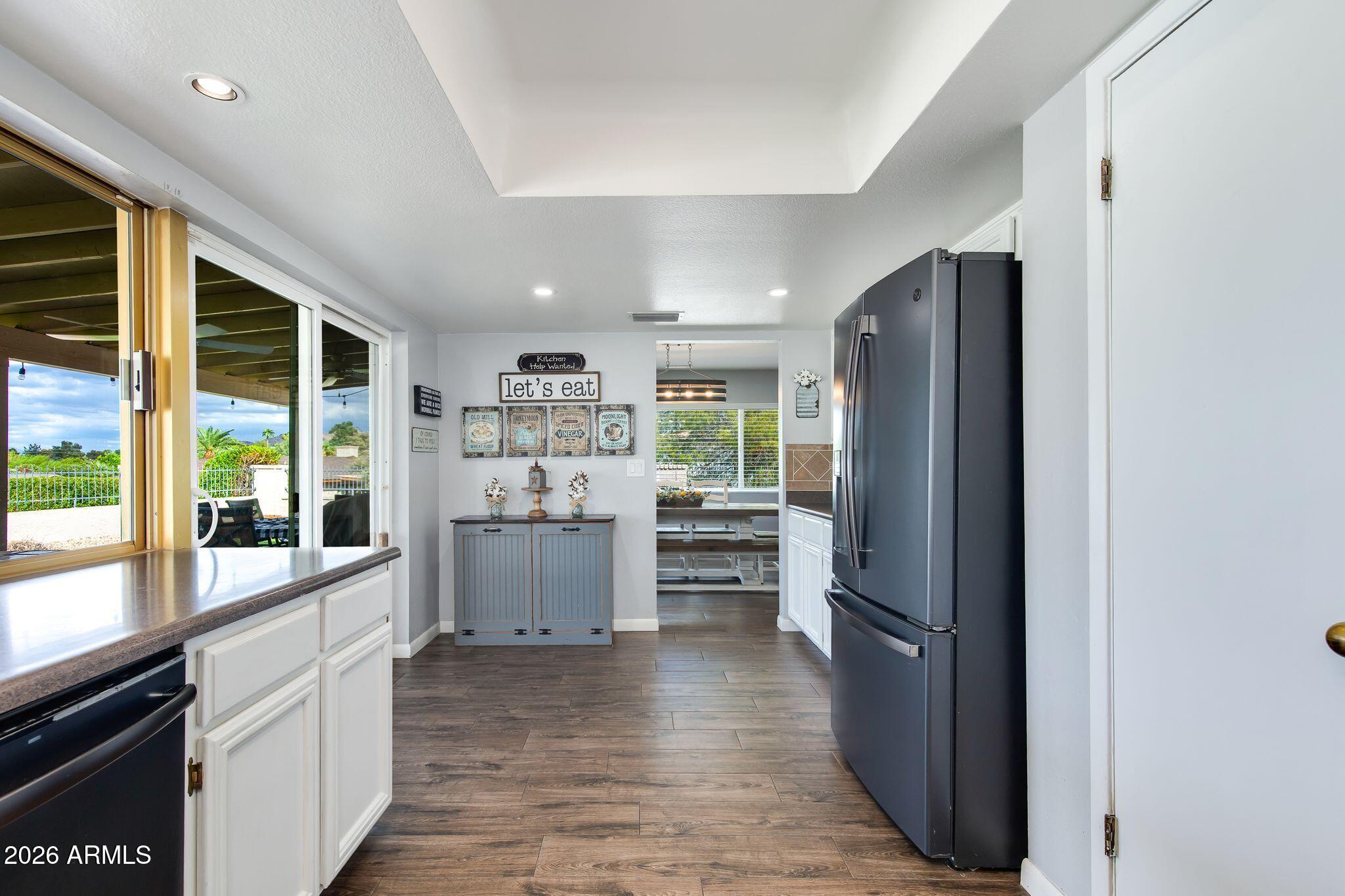 502 W SURREY Avenue