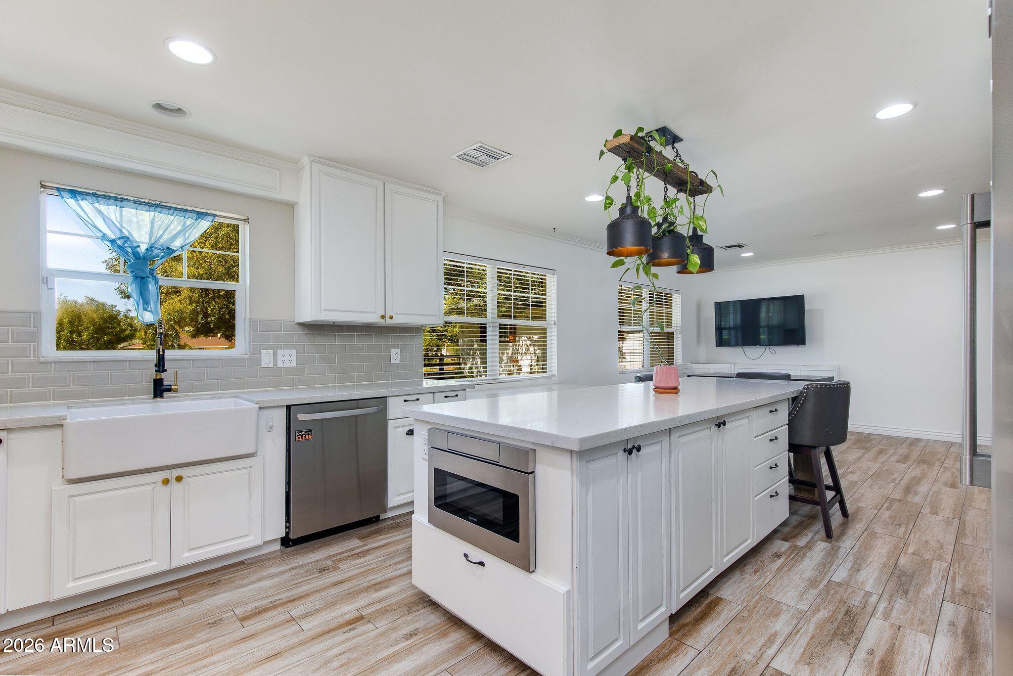 719 W KALER Drive