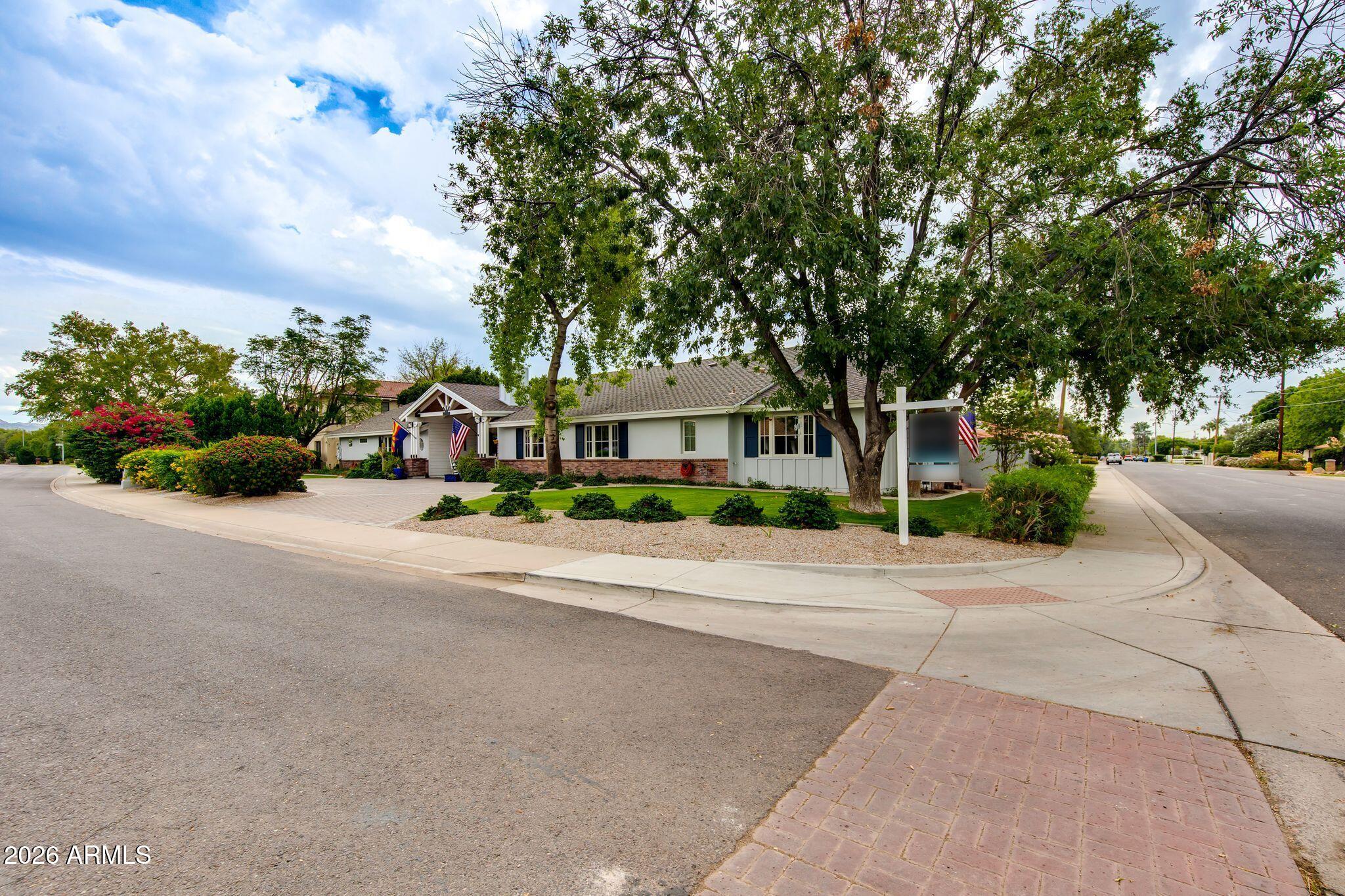 229 W MORTEN Avenue
