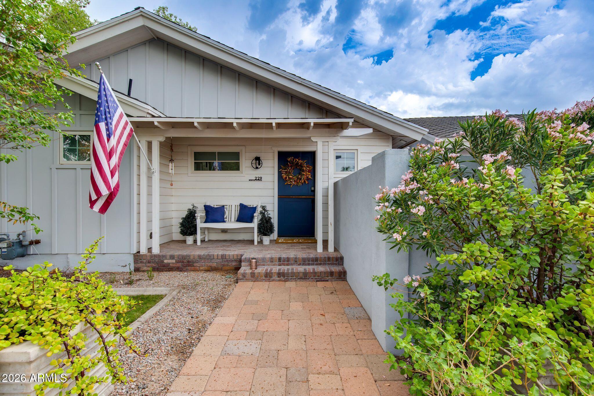 229 W MORTEN Avenue