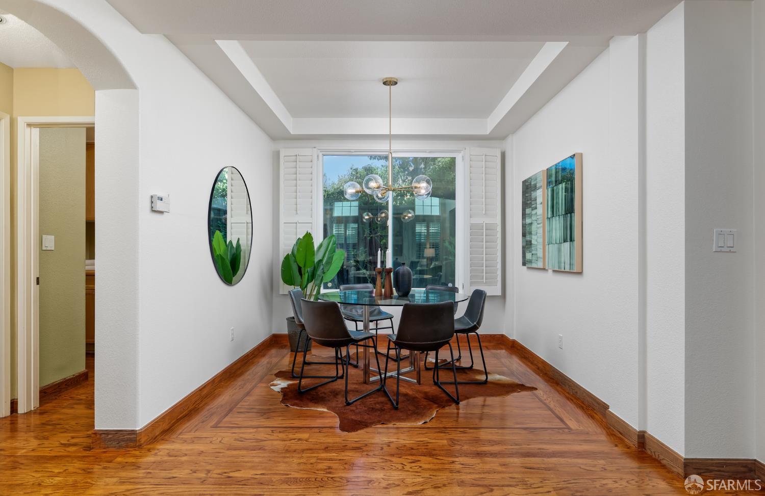 1001 Feather Circle