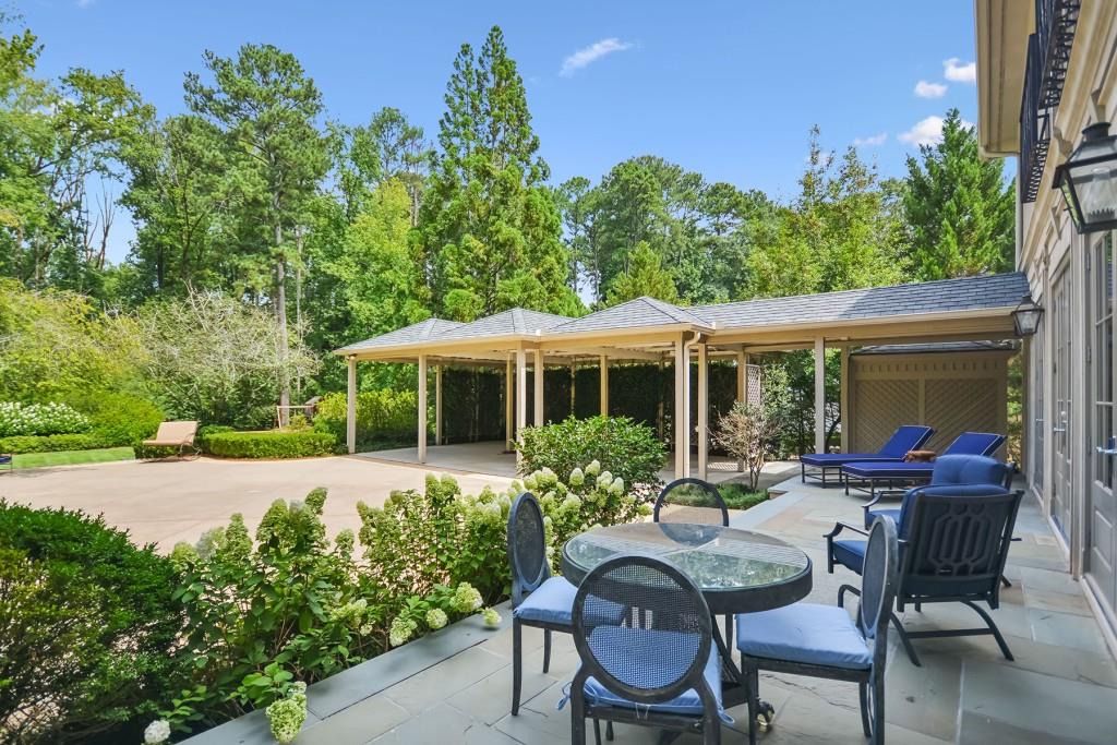 251 Pineland Road NW