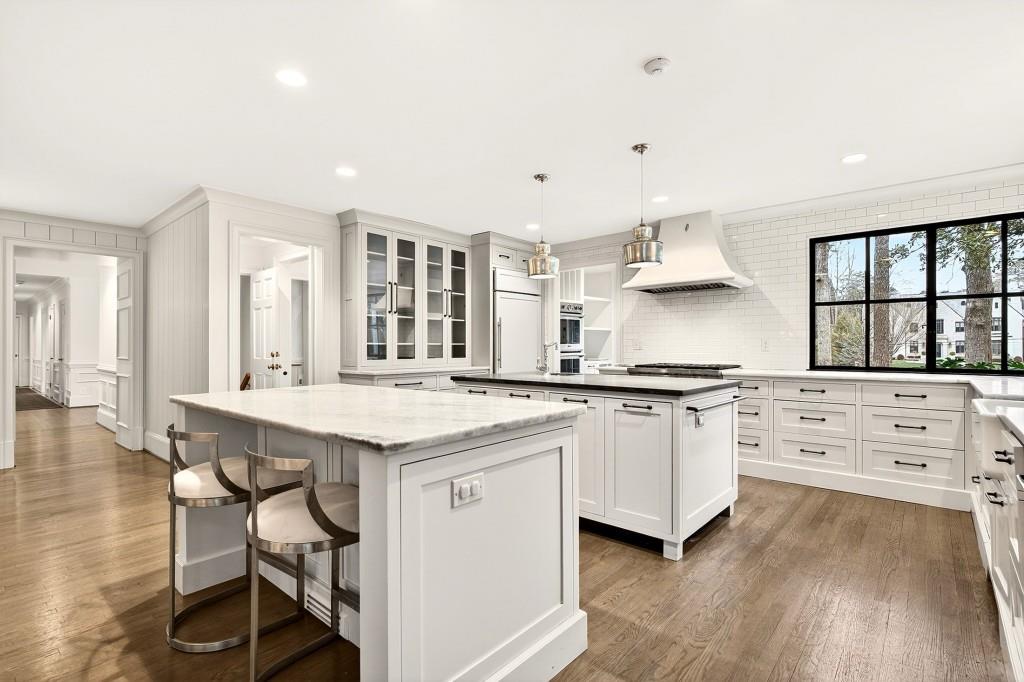 328 King Road NW