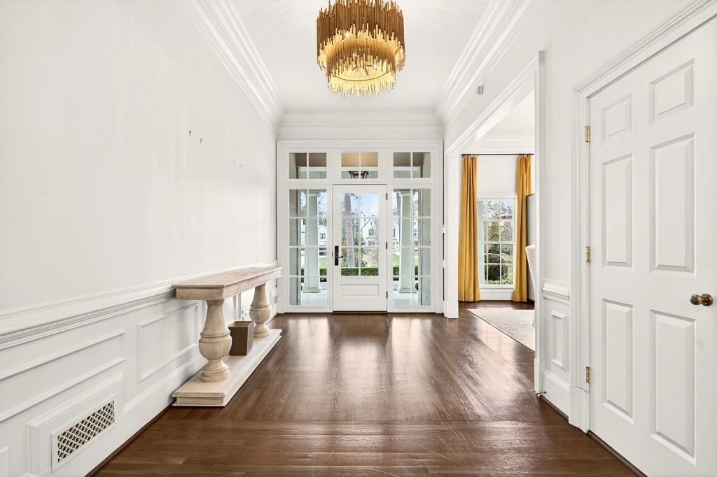 328 King Road NW