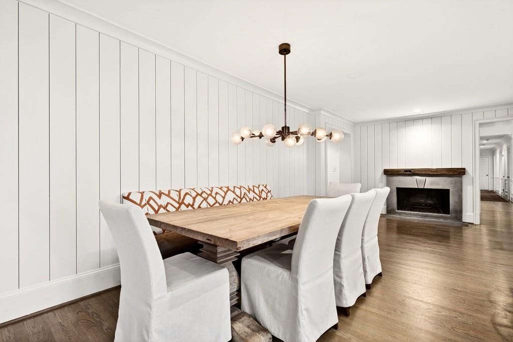 328 King Road NW