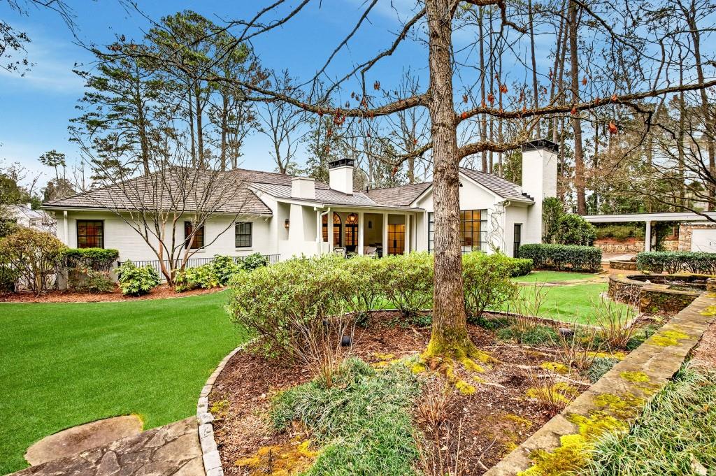 328 King Road NW