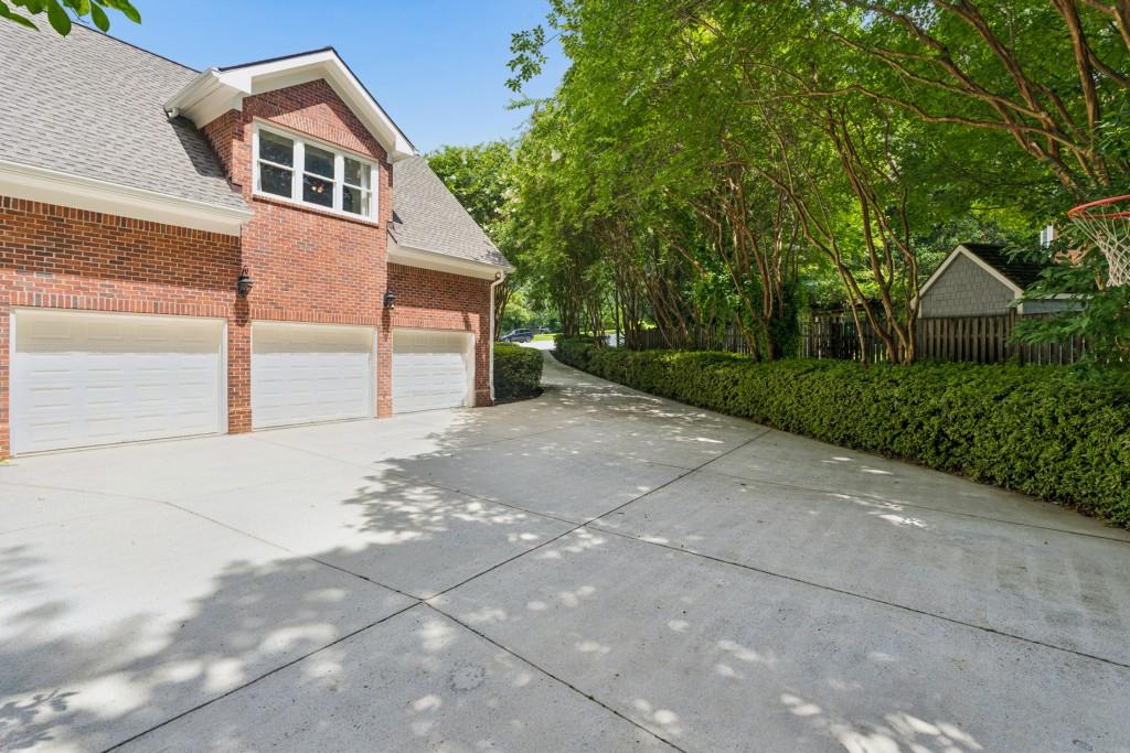 553 Bryn Mawr Lane NW