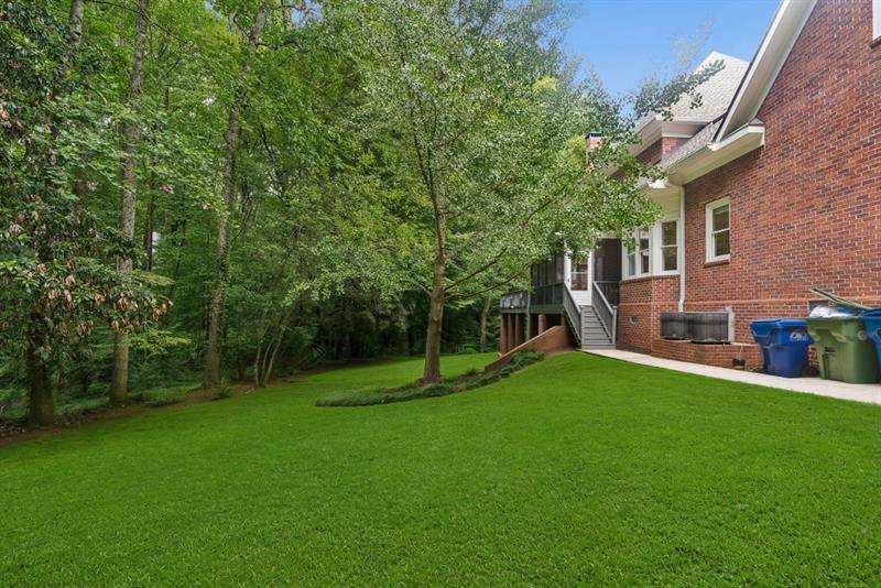553 Bryn Mawr Lane NW