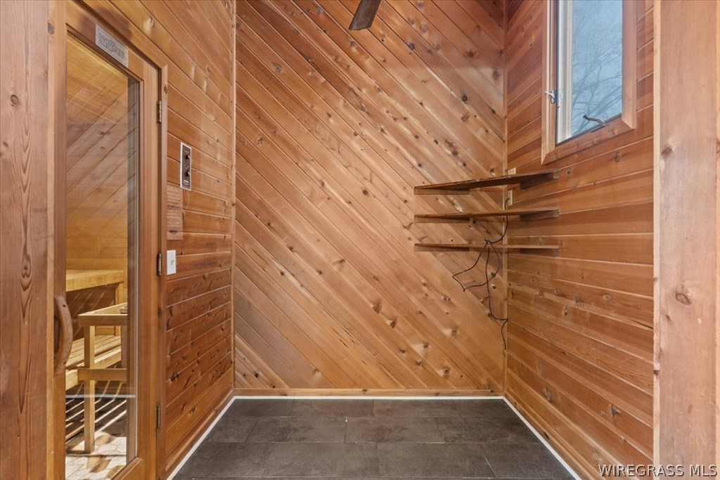 202 E Kingswood Drive