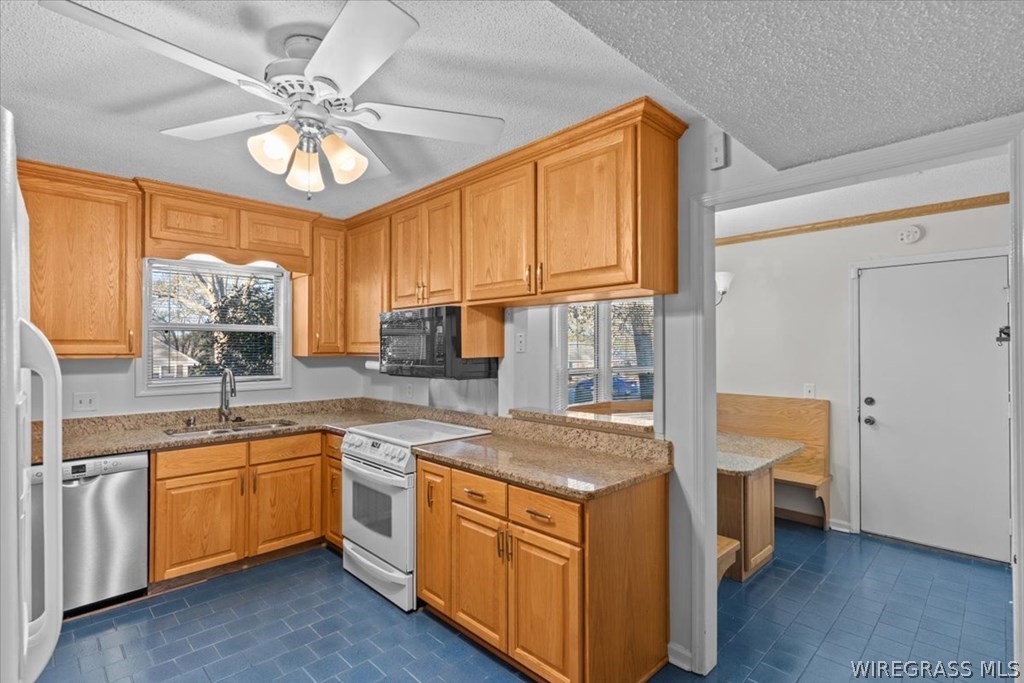 202 E Kingswood Drive