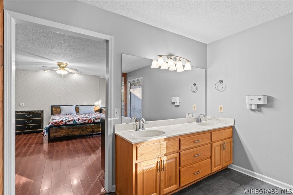 202 E Kingswood Drive