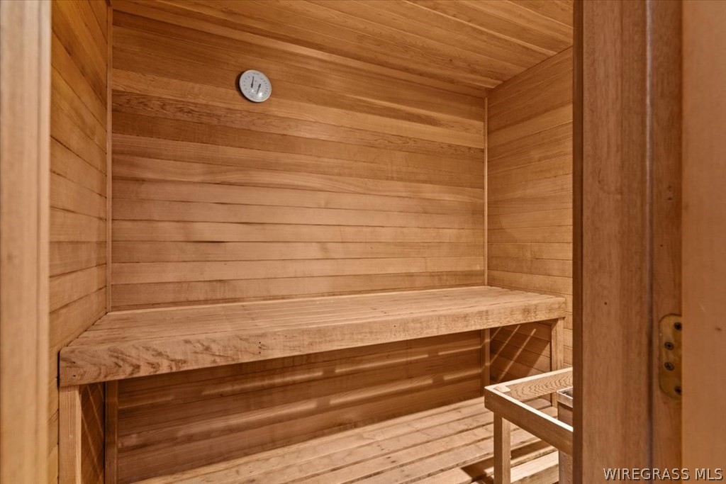 202 E Kingswood Drive