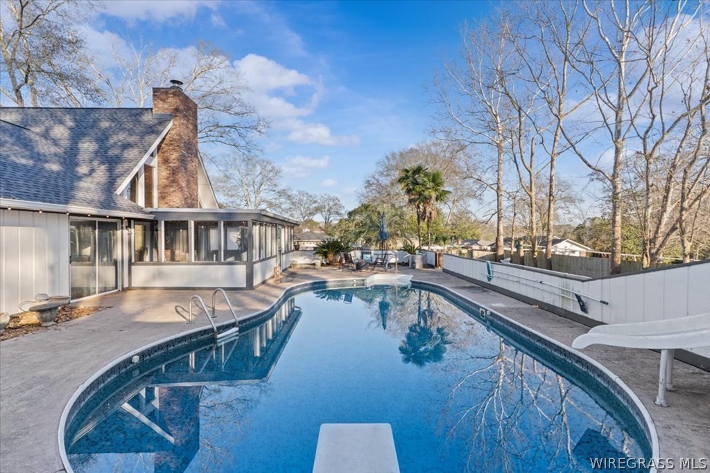 202 E Kingswood Drive