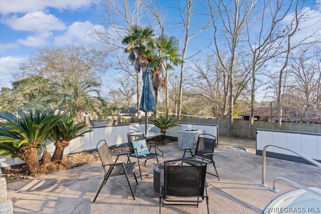 202 E Kingswood Drive