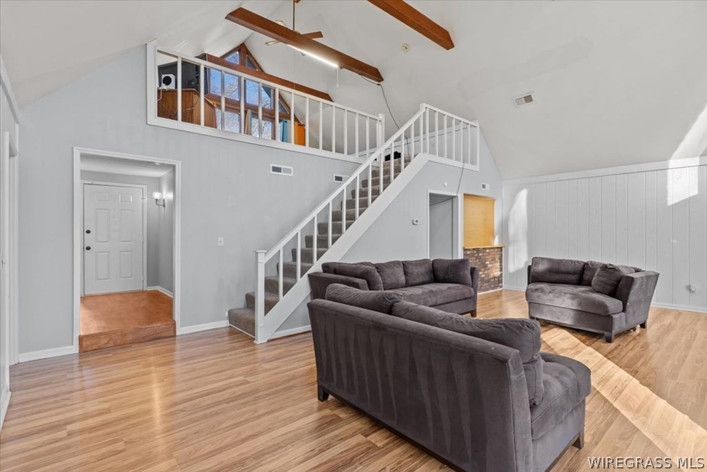 202 E Kingswood Drive