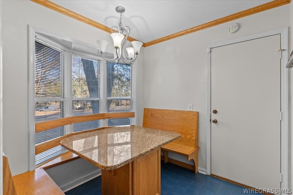 202 E Kingswood Drive