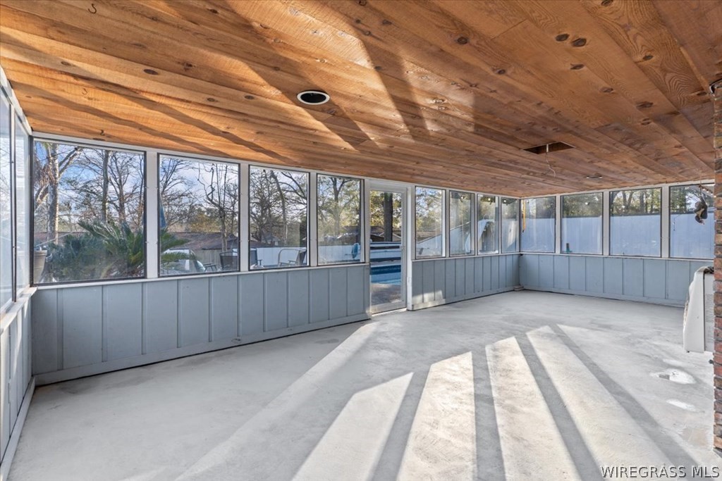 202 E Kingswood Drive