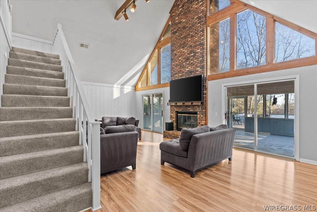 202 E Kingswood Drive