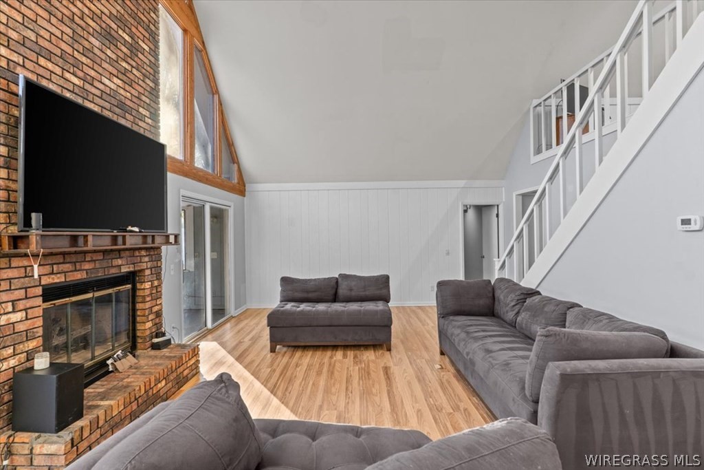 202 E Kingswood Drive