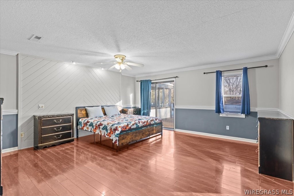 202 E Kingswood Drive