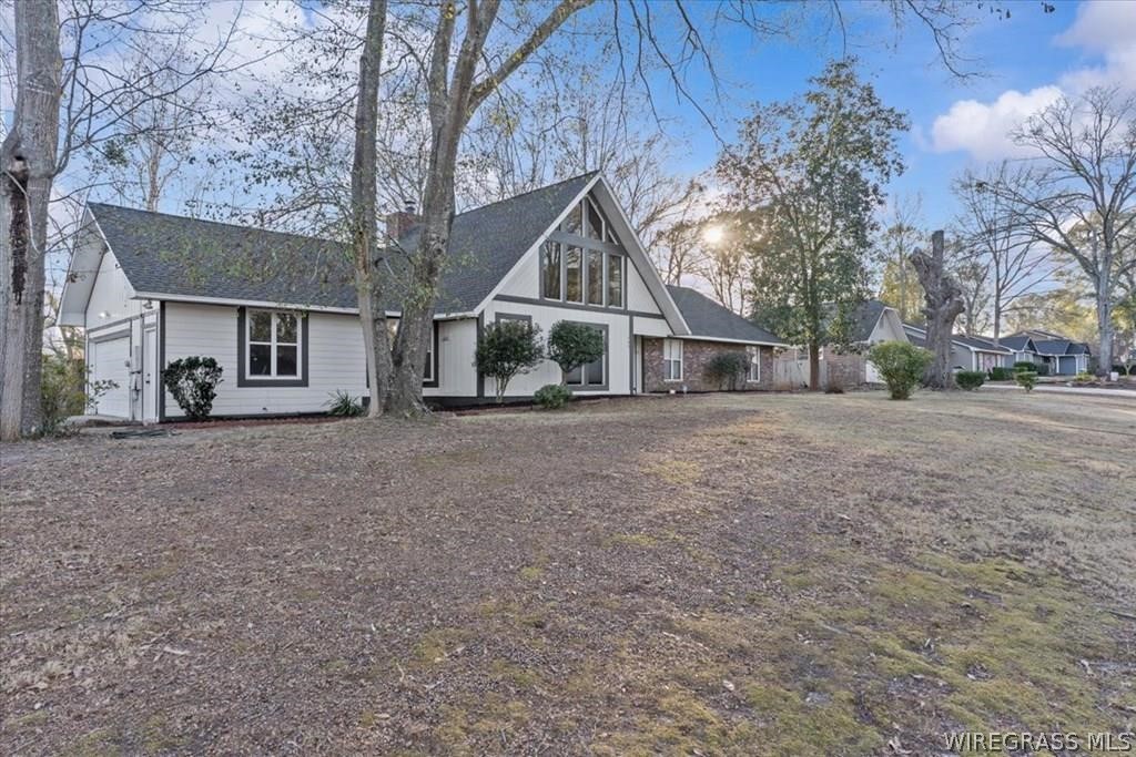 202 E Kingswood Drive