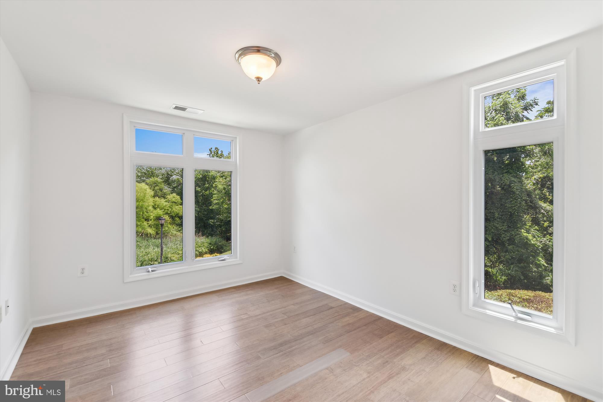 1119 Lake Heron Dr #2b