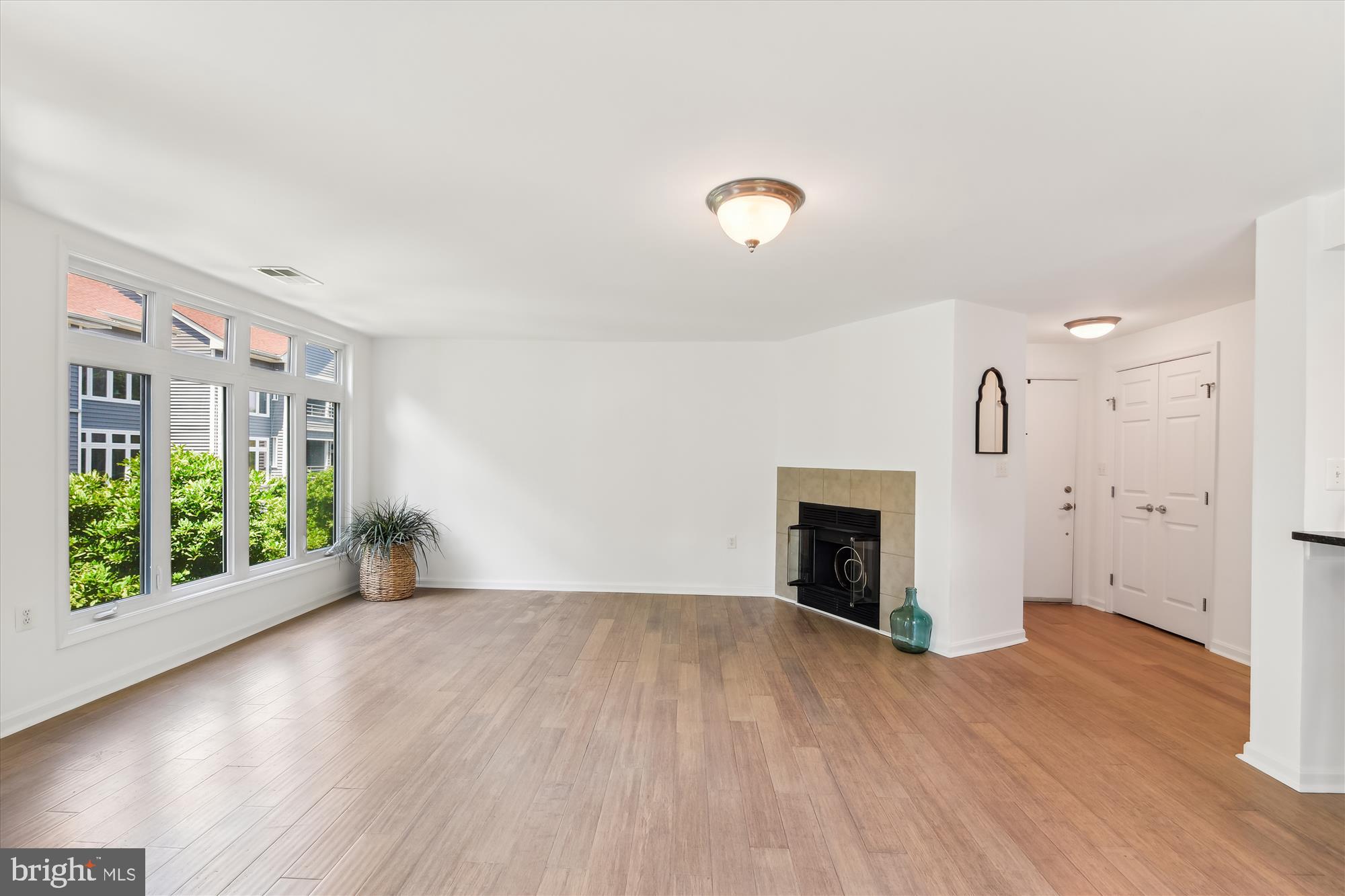 1119 Lake Heron Dr #2b