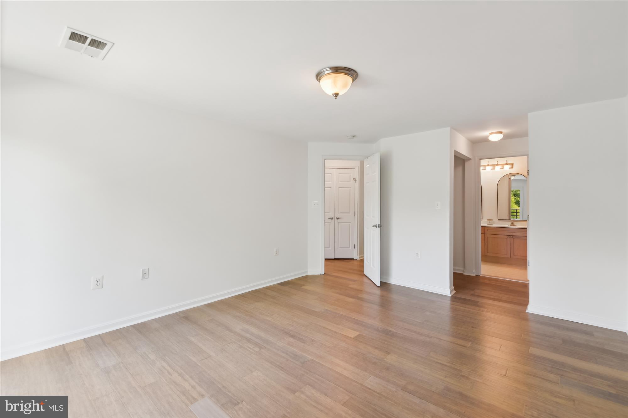 1119 Lake Heron Dr #2b