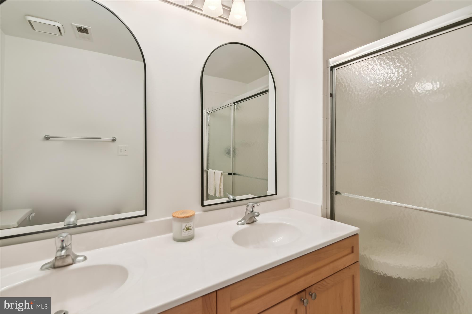 1119 Lake Heron Dr #2b