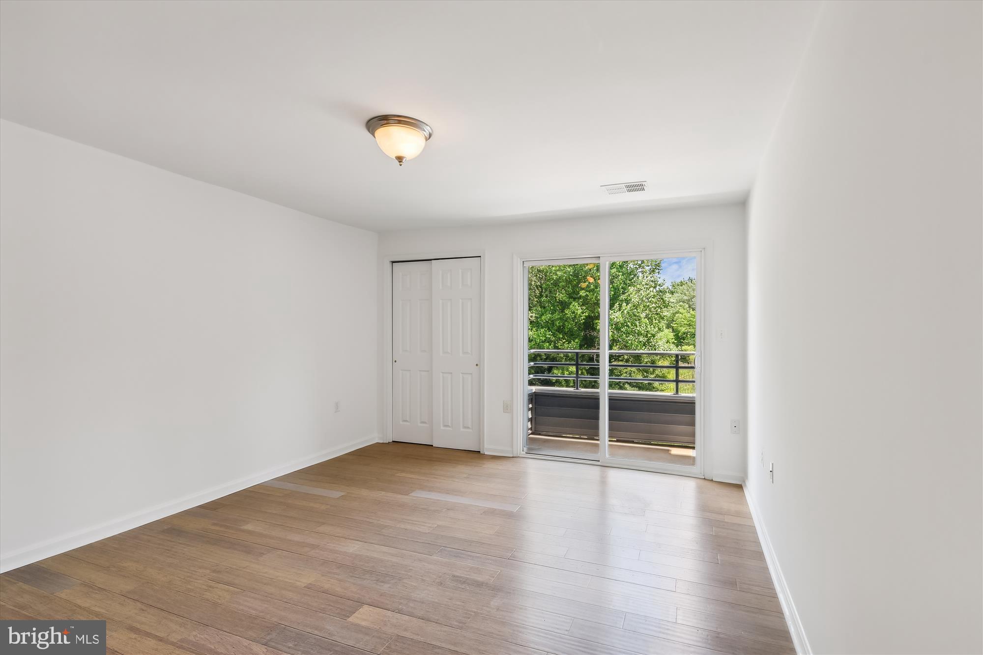 1119 Lake Heron Dr #2b