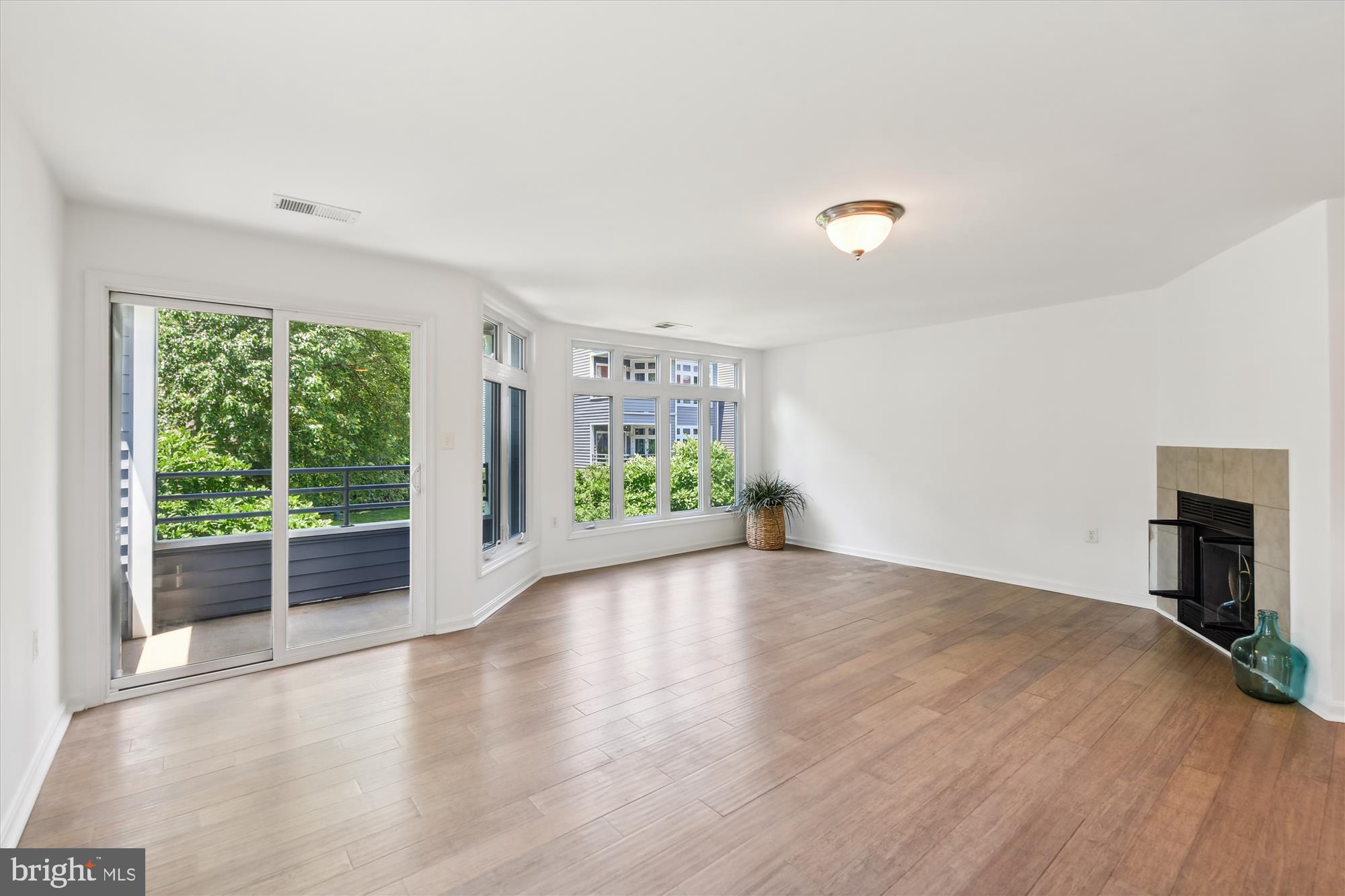 1119 Lake Heron Dr #2b