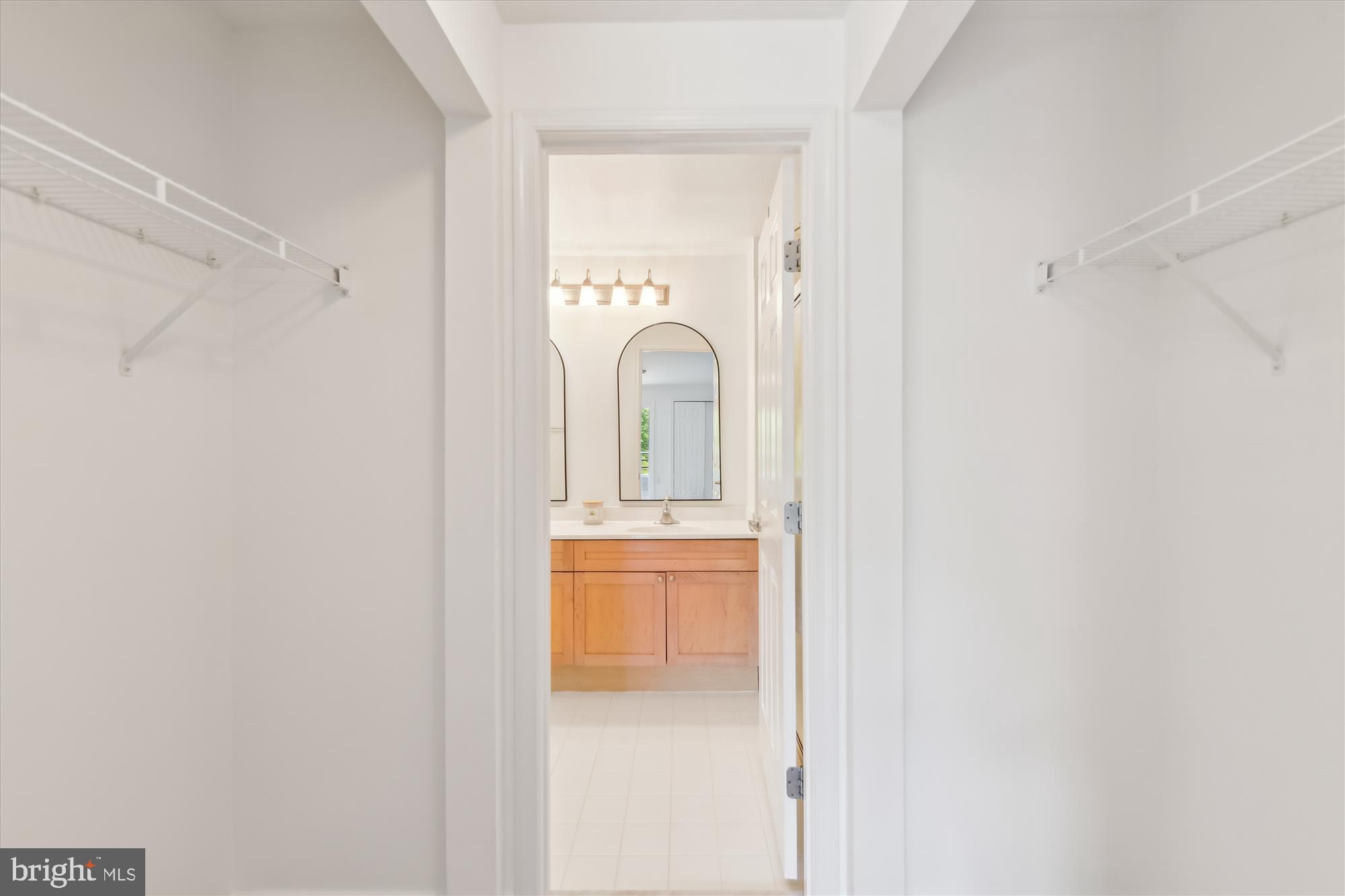 1119 Lake Heron Dr #2b