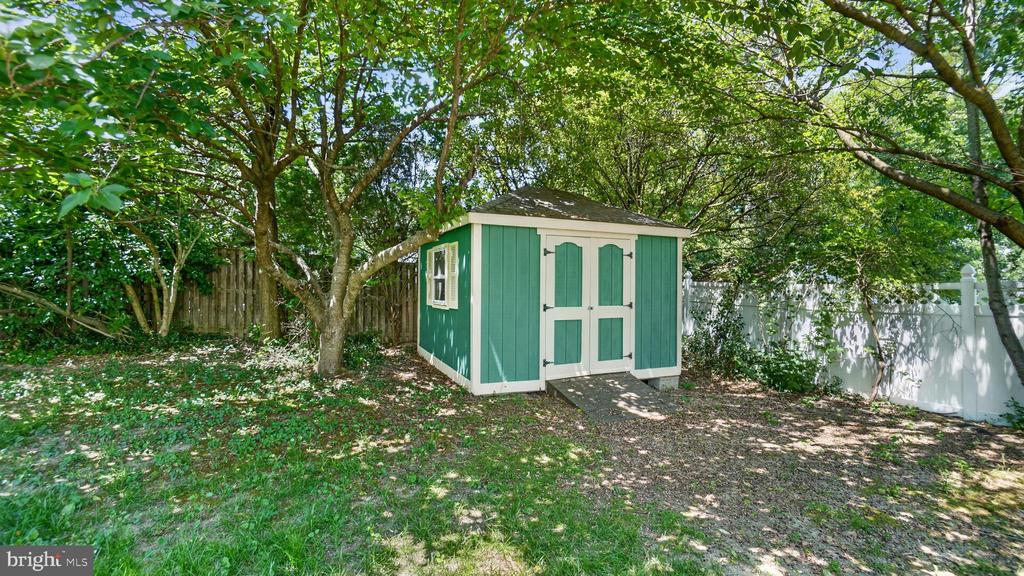 7912 PEPPERBOX LANE
