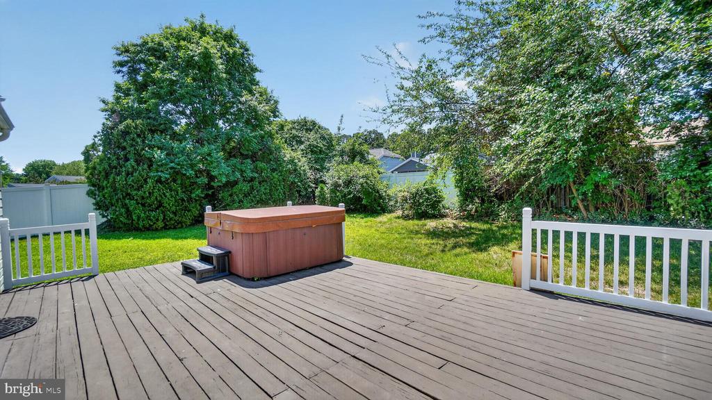 7912 PEPPERBOX LANE