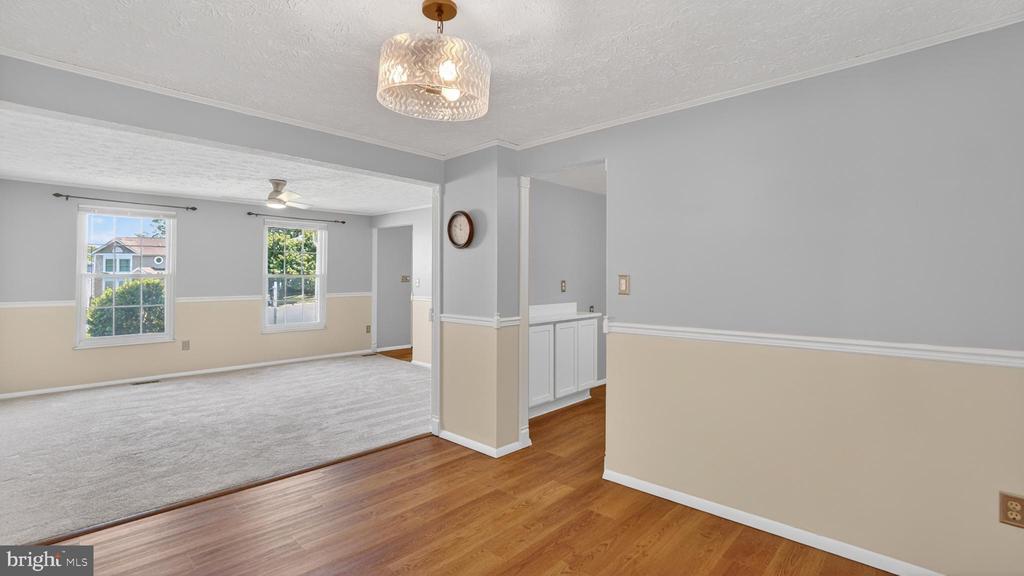 7912 PEPPERBOX LANE