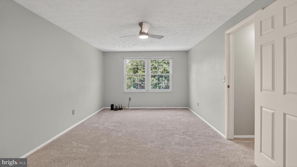 7912 PEPPERBOX LANE