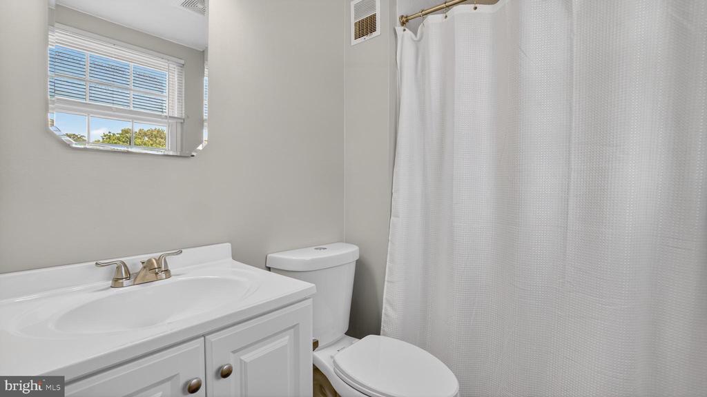7912 PEPPERBOX LANE