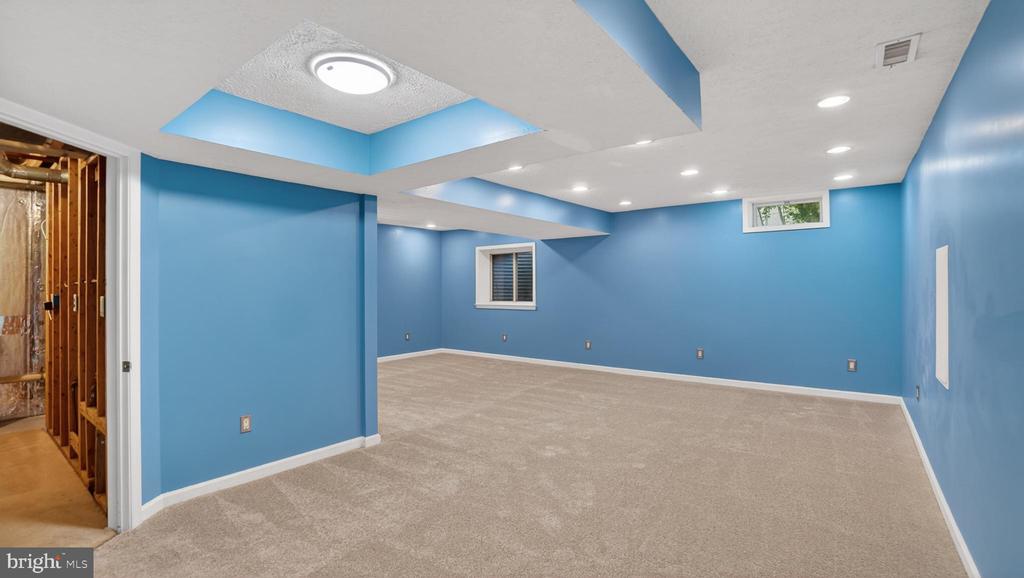 7912 PEPPERBOX LANE