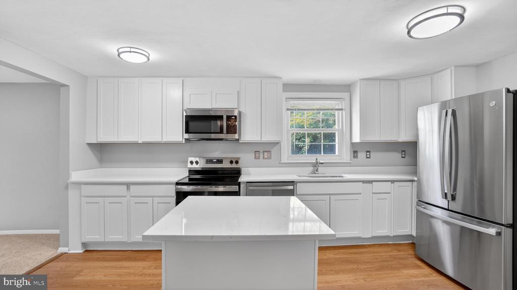 7912 PEPPERBOX LANE