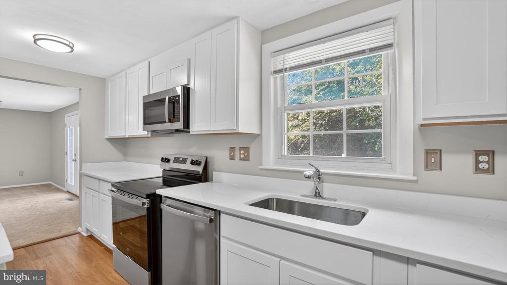 7912 PEPPERBOX LANE