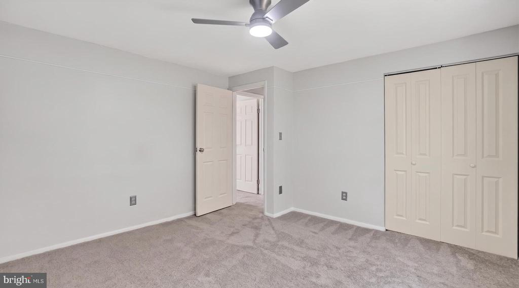 7912 PEPPERBOX LANE
