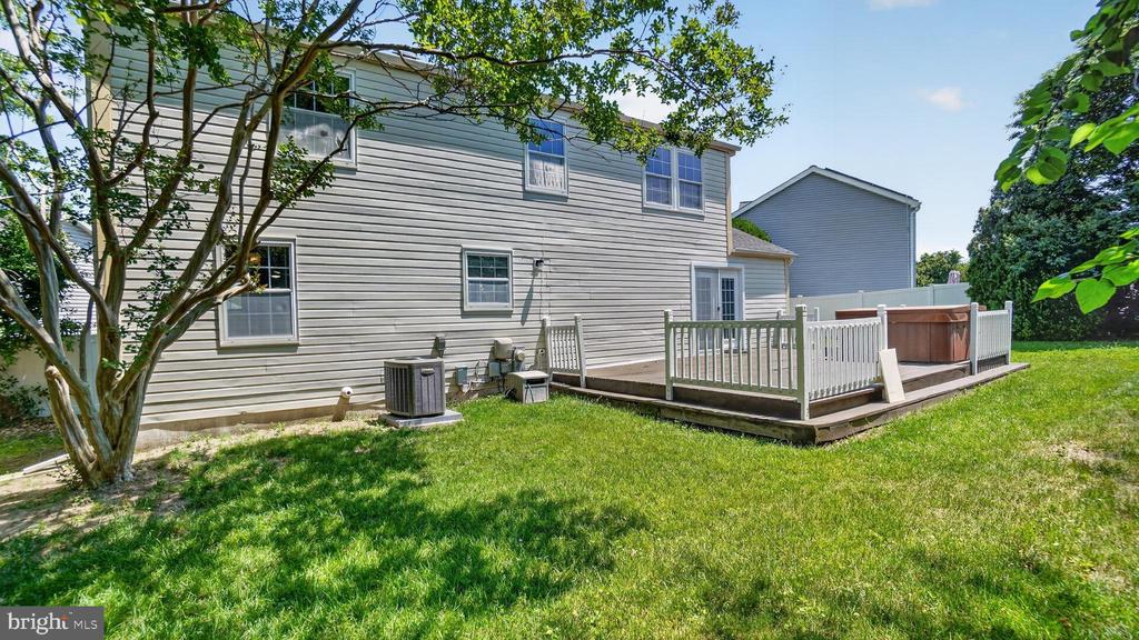 7912 PEPPERBOX LANE