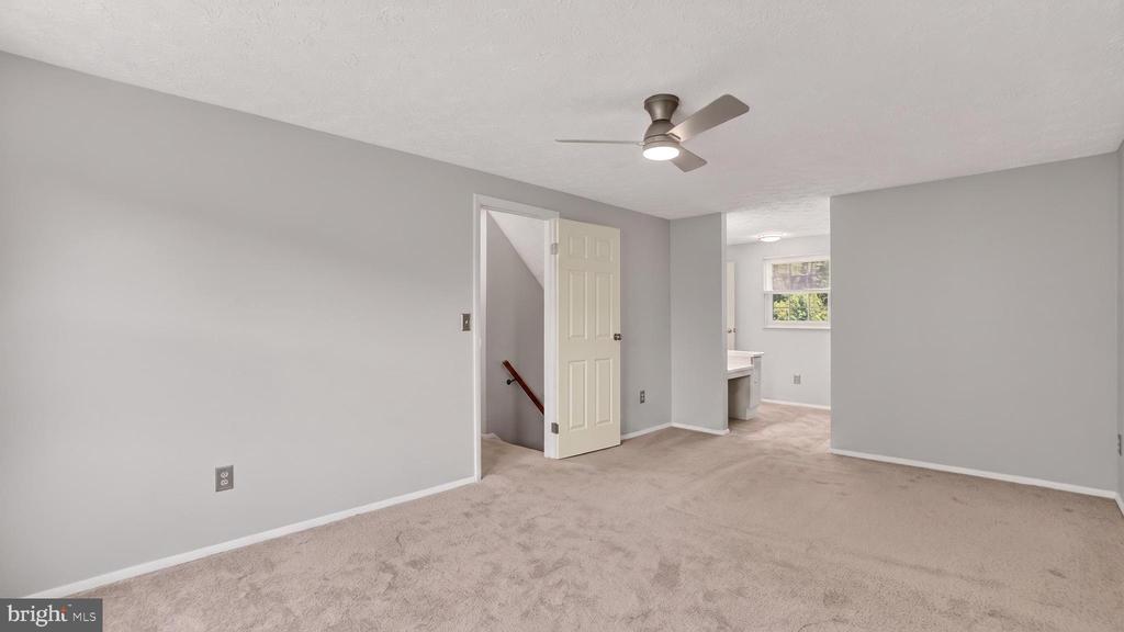 7912 PEPPERBOX LANE