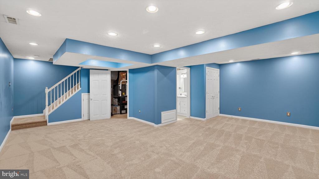 7912 PEPPERBOX LANE