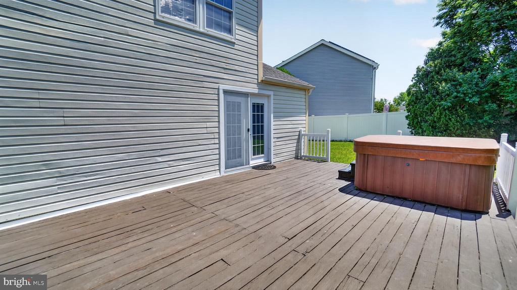 7912 PEPPERBOX LANE