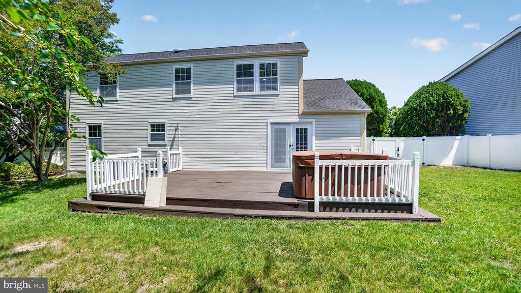 7912 PEPPERBOX LANE