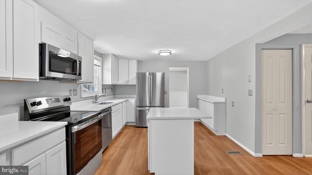 7912 PEPPERBOX LANE