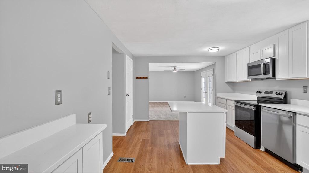 7912 PEPPERBOX LANE